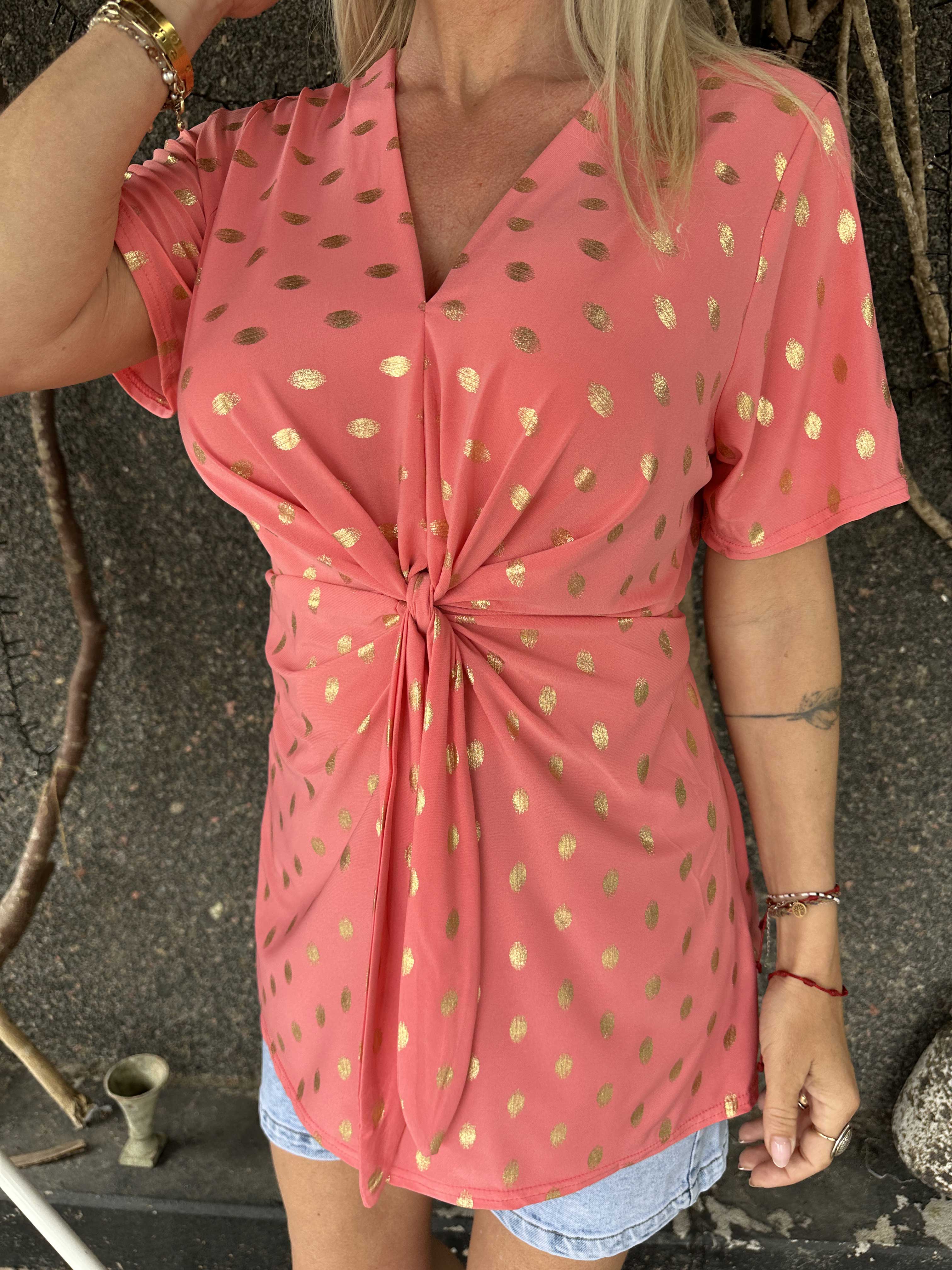 Molly Dot Shirt - Elastisk blue med fin knudedetalje foran